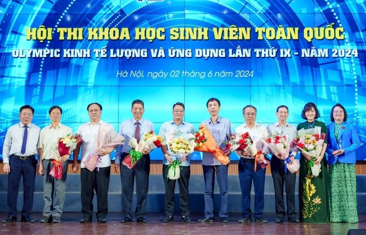 Nuôi dưỡng đam mê nghiên cứu khoa học của sinh viên