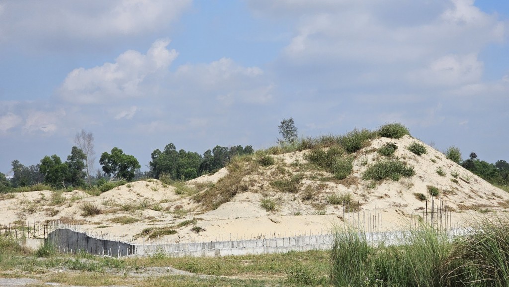 Quảng Nam: Ban Quản lý vận chuyển cát không phép ra khỏi dự án