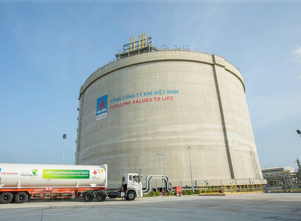 2.	PV GAS quản lý và vận hành kho LNG 1 MMTPA Thị Vải - kho LNG đầu tiên tại Việt Nam