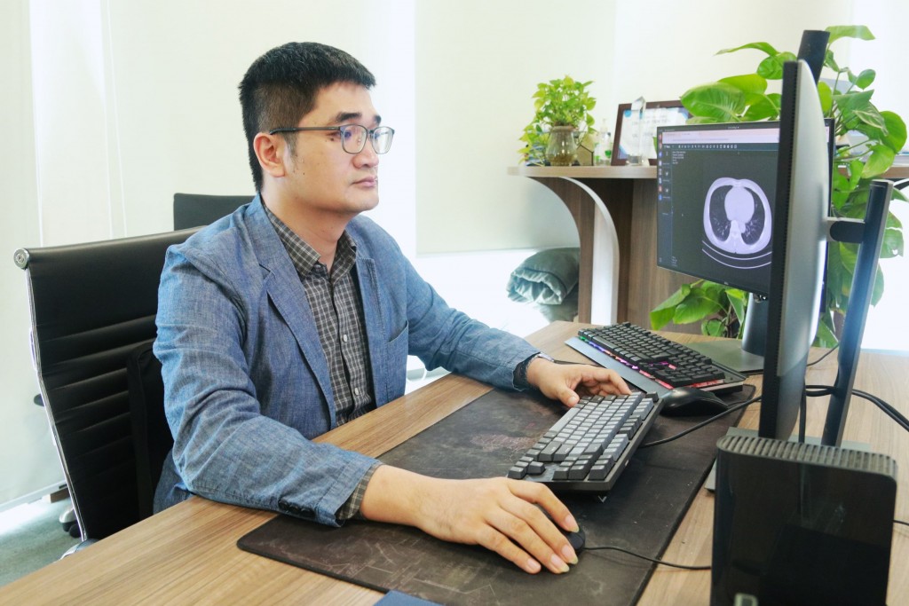 TS. Nguyễn Quý Hà - Giám đốc Khối Công nghệ Phân tích hình ảnh VinBigdata chia sẻ, chứng nhận của FDA sẽ mở ra cánh cửa để VinBigdata tiến ra toàn cầu, góp phần khẳng định vị thế của Việt Nam trên bản đồ trí tuệ nhân tạo thế giới