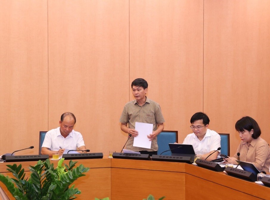 Đồng chí Vũ Cao Cương, Phó Giám đốc Sở Y tế, phát biểu tại cuộc giao ban