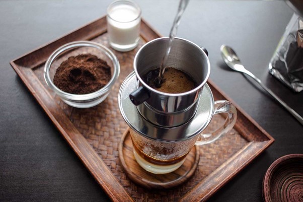 Cà phê phin có hương vị đậm đà phù hợp với sở thích nhiều người
