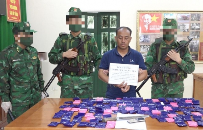Mường Lát (Thanh Hoá): Bắt đối tượng vận chuyển 24.000 viên ma túy tổng hợp