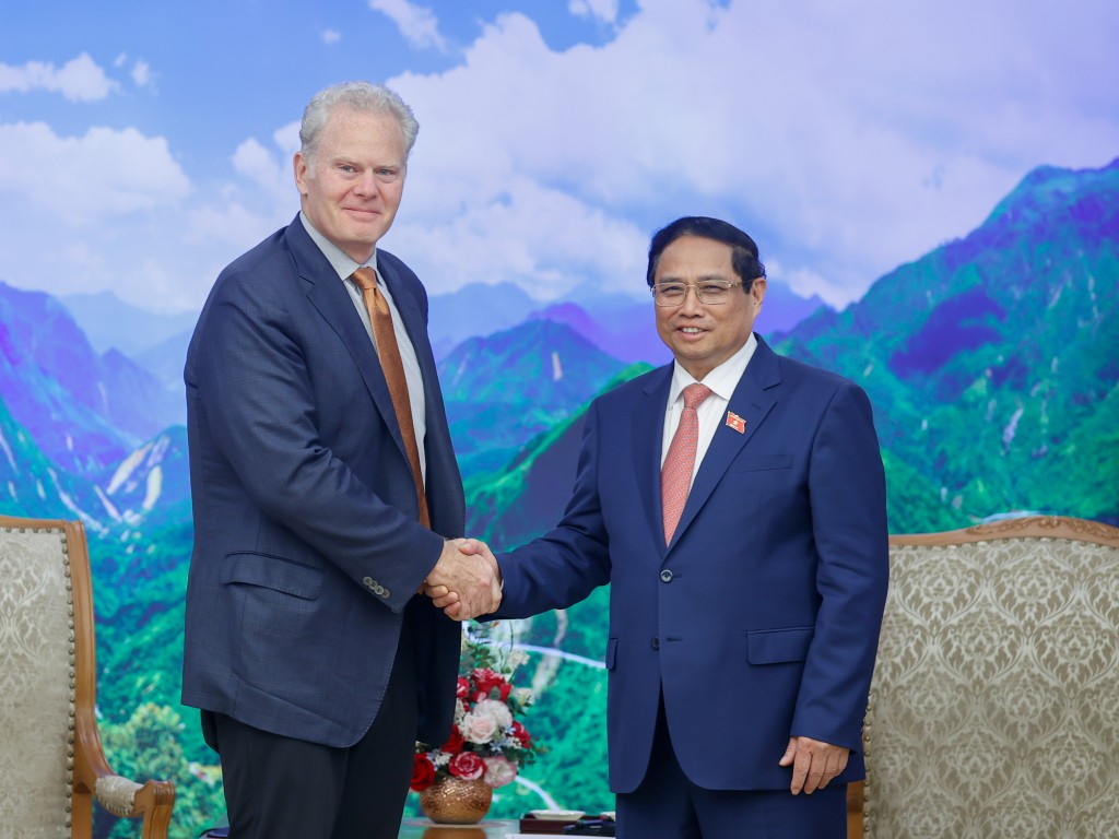 Thủ tướng Phạm Minh Chính tiếp Chủ tịch, Giám đốc điều hành Tập đoàn FedEx Express (Hoa Kỳ) Richard W.Smith đang thăm, làm việc tại Việt Nam - Ảnh: VGP/Nhật Bắc