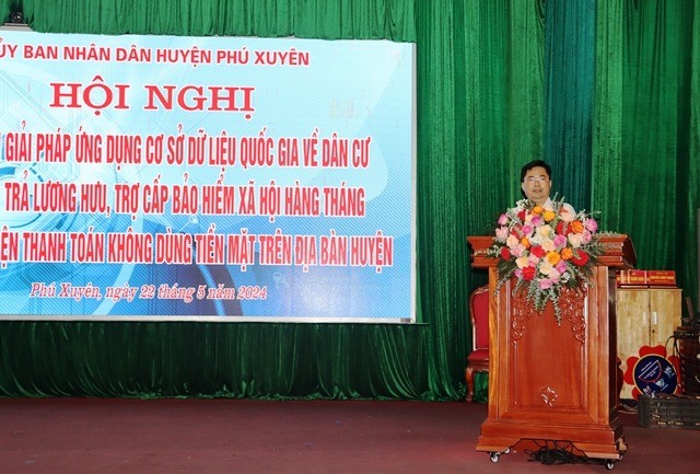 Đồng chí PCT UBND huyện Nguyễn Mạnh Huy chỉ đạo tại hội nghị