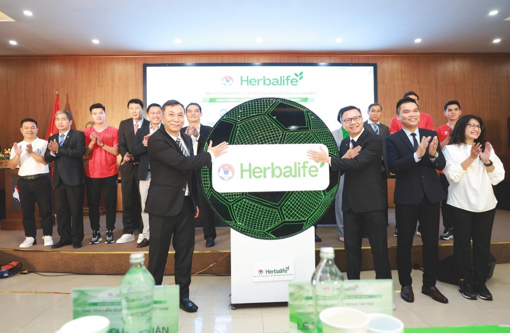 Herbalife tài trợ các đội tuyển bóng đá quốc gia Việt Nam