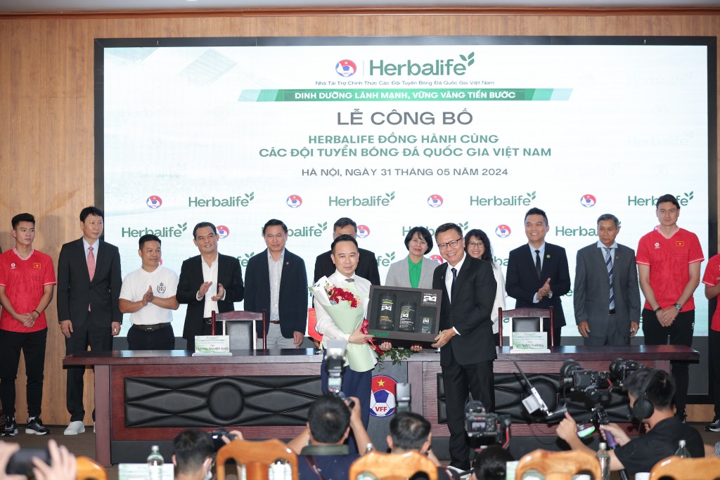Herbalife tài trợ các đội tuyển bóng đá quốc gia Việt Nam