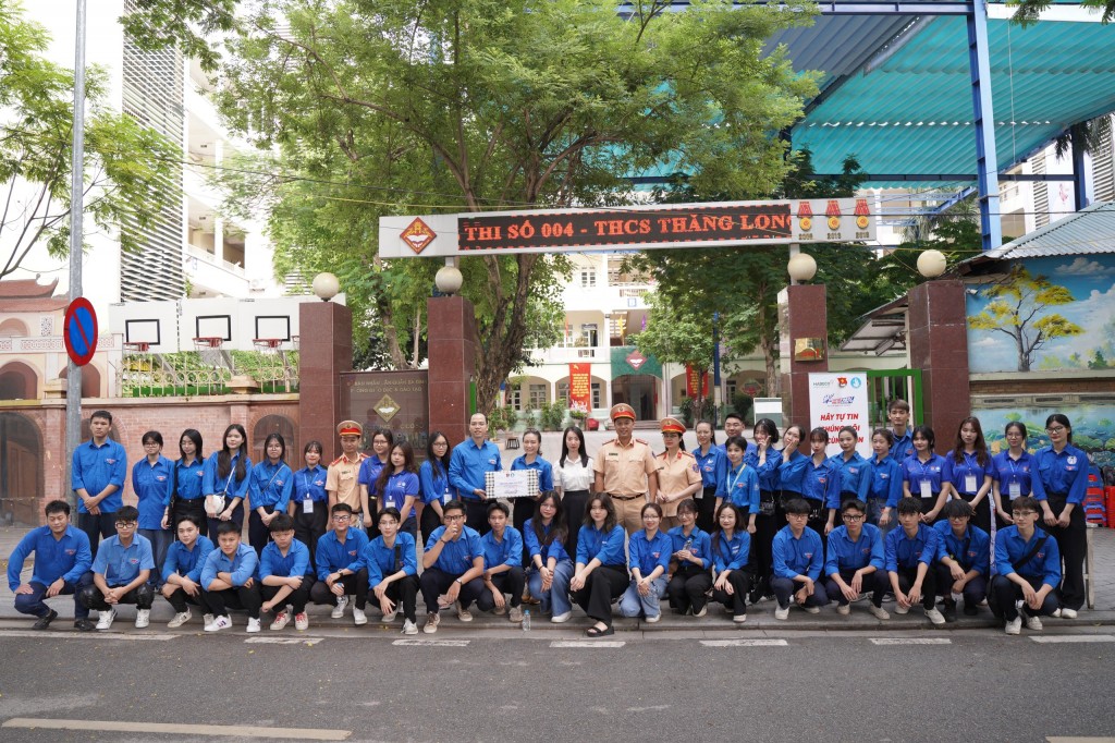 "Cầu nối" giúp thí sinh tự tin "vượt vũ môn"