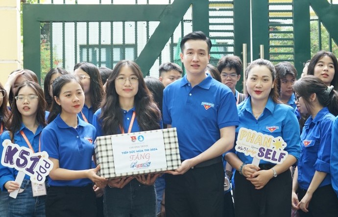 Chu đáo, tỉ mỉ "tiếp sức mùa thi" tại trường THPT Phan Đình Phùng