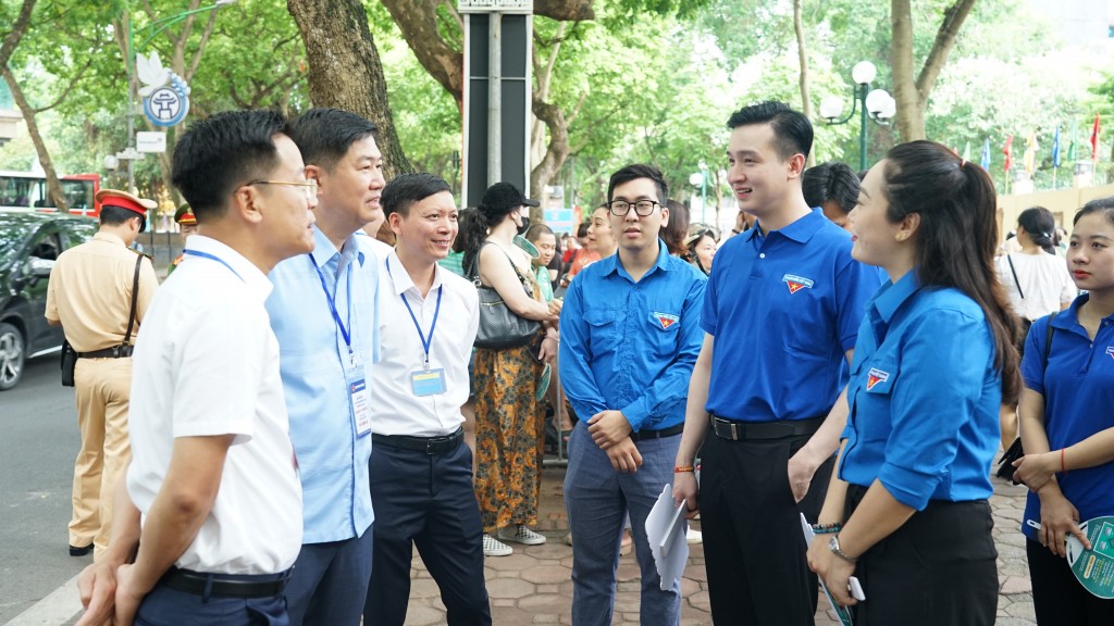 Chu đáo, tỉ mỉ Chu đáo, tỉ mỉ
