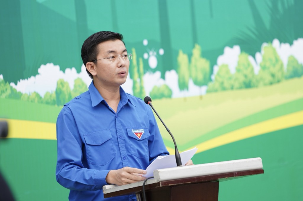 anh Nguyễn Bá Duân, Phó Bí thư Thành đoàn, Chủ tịch Hội Liên hiệp Thanh niên Việt Nam TP Đà Nẵng phát biểu tại chương trình (Ảnh Đ.Minh)
