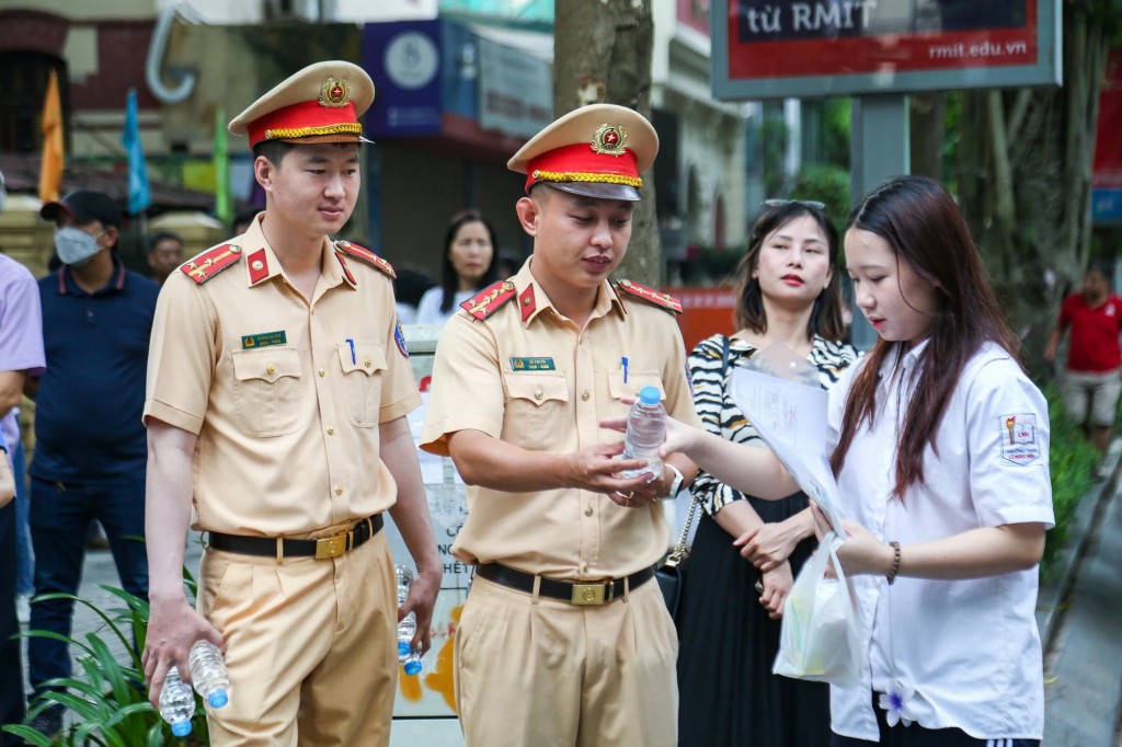 Giao thông an toàn, thông suốt trong ngày đầu thi vào lớp 10