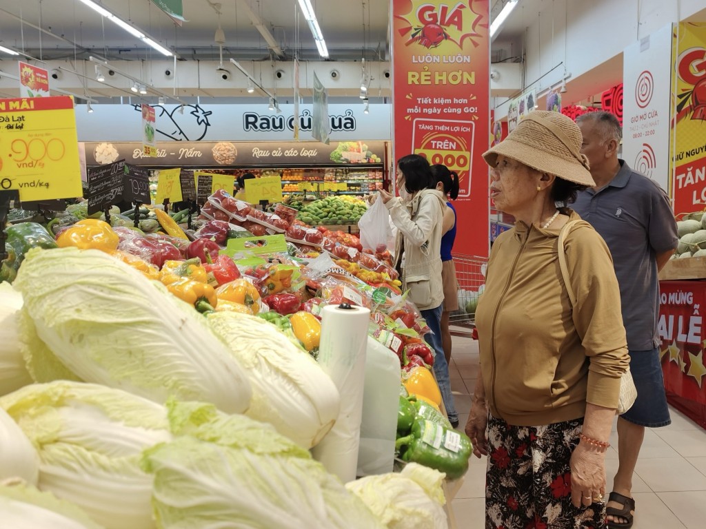 Bên cạnh chợ truyền thống, các trung tâm thương mại, siêu thị chuẩn bị hàng hóa, phục vụ nhu cầu người dân và du khách mua sắm trong dịp DIFF 2024 Bên cạnh chợ truyền thống, các trung tâm thương mại, siêu thị chuẩn bị hàng hóa, phục vụ nhu cầu người dân và du khách mua sắm trong dịp DIFF 2024