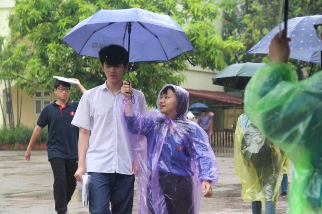 Chiến sĩ áo xanh trọn vẹn với “Tiếp sức mùa thi”