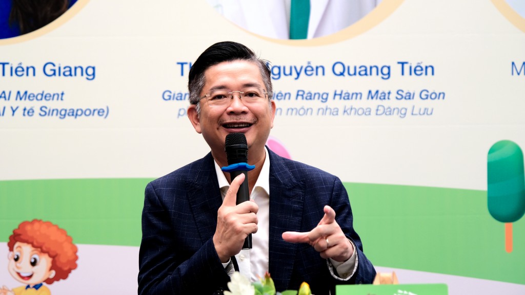 Bác sĩ Nguyễn Quang Tiến chia sẻ tại chương trình