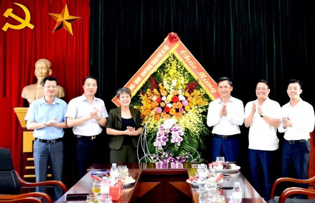 Lãnh đạo TP Hà Nội thăm, chúc mừng Báo Lao động Thủ đô