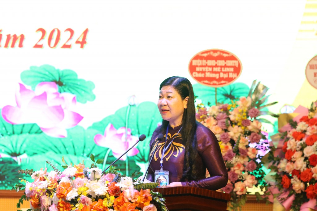 Đồng chí Nguyễn Lan Hương, UVBTV Thành uỷ Hà Nội, Chủ tịch UB MTTQ Việt Nam thành phố Hà Nội đánh giá cao những kết quả nổi bật của UB MTTQ Việt Nam huyện Mê Linh trong nhiệm kỳ vừa qua.