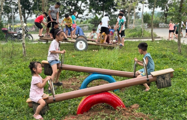 Mang sân chơi mùa hè tới trẻ em ngoại thành Hà Nội