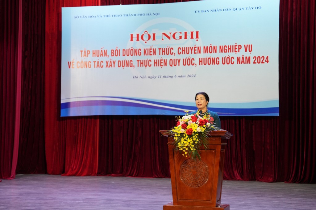 Đồng chí Trần Thị Vân Anh - Phó Giám đốc Sở Văn hóa và Thể thao Hà Nội phát biểu khai mạc Hội nghị