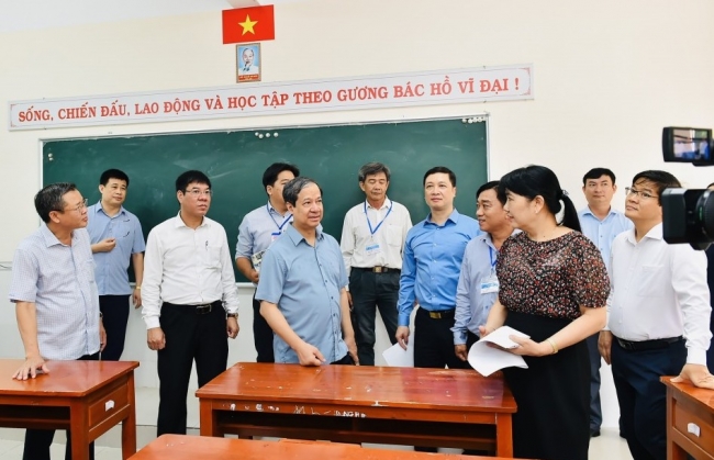 Bộ trưởng Nguyễn Kim Sơn kiểm tra chuẩn bị thi tốt nghiệp THPT
