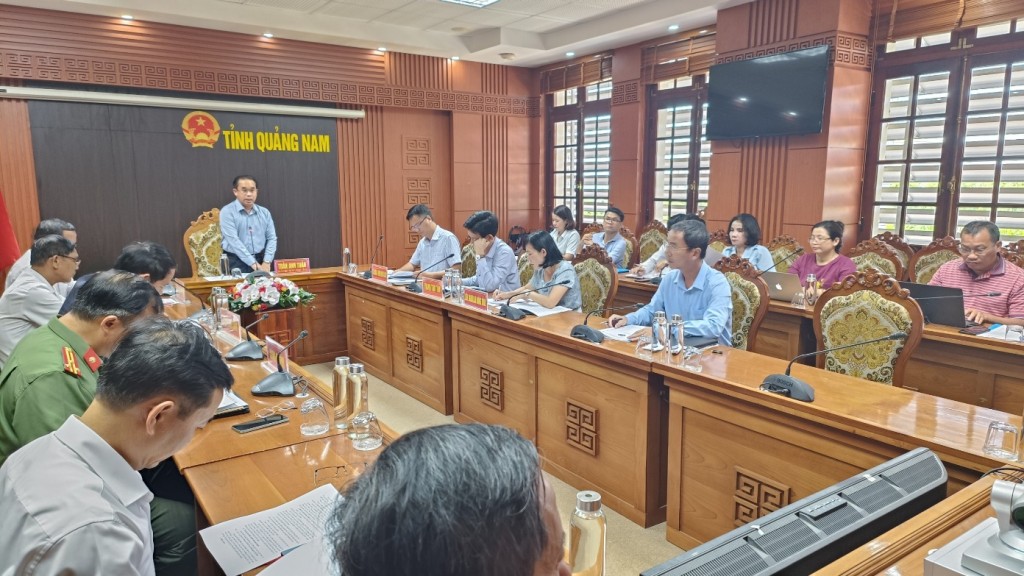 Phó Chủ tịch UBND tỉnh Quảng Nam Trần Anh Tuấn chủ trì cuộc họp. Ảnh: quangnam.gov.vn)