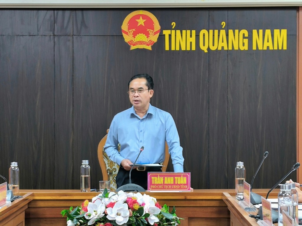 Phó Chủ tịch UBND tỉnh Quảng Nam Trần Anh Tuấn yêu cầu xử lý nghiêm, theo đúng quy định của pháp luật đối với những doanh nghiệp, đơn vị chậm đóng, trốn đóng BHXH, BHYT, BHTN. (Ảnh: quangnam.gov.vn)