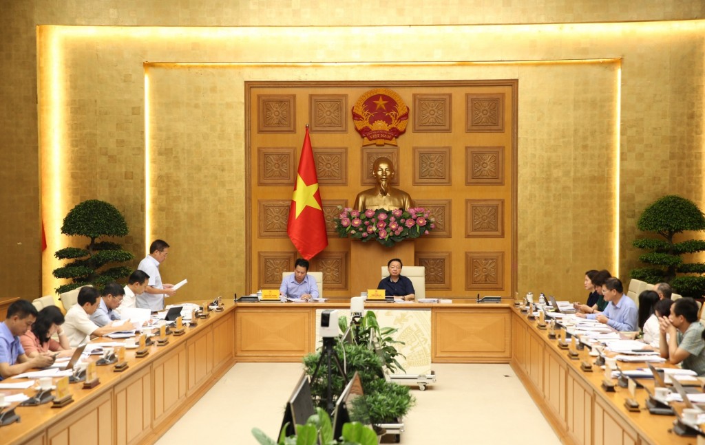 Phó Thủ tướng Trần Hồng Hà chủ trì cuộc họp với các Bộ, ngành, cơ quan, hiệp hội, chuyên gia và kết nối trực tuyến với 63 tỉnh, thành phố - Ảnh VGP/Nguyễn Hoàng