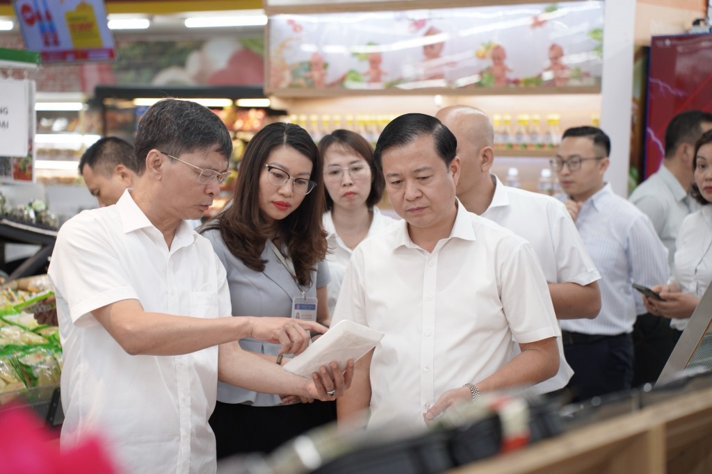Đoàn công tác Chi cục An toàn vệ sinh thực phẩm Hà Nội kiểm tra an toàn thực phẩm trên địa bàn thành phố