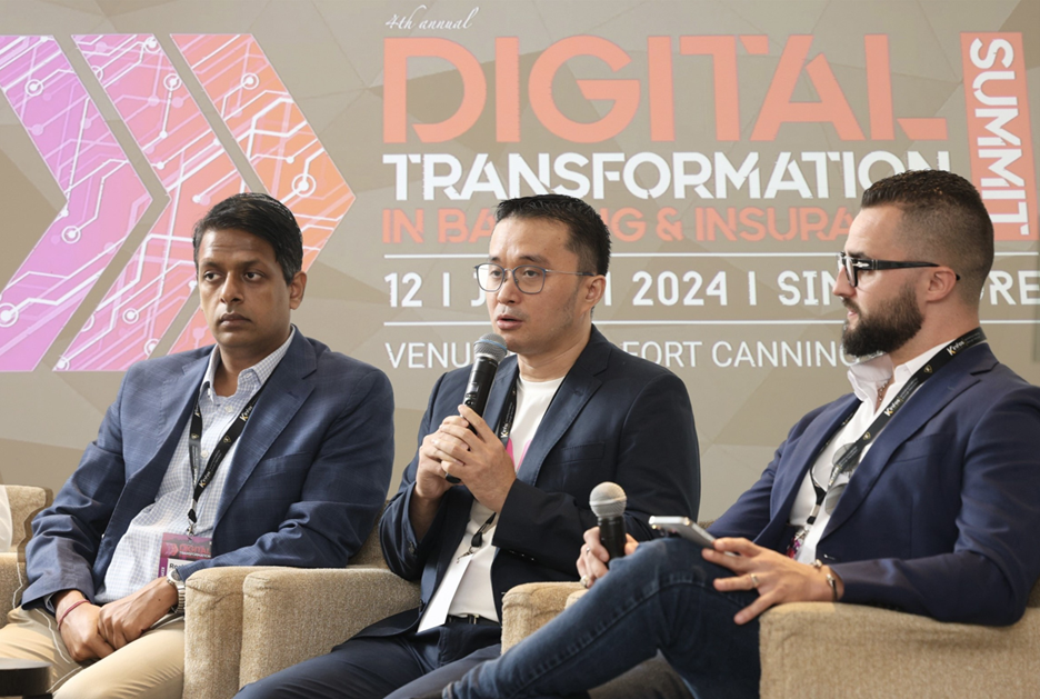 Ông Nguyễn Hữu Quang (giữa) chia sẻ về mô hình ngân hàng số ứng dụng AI tại Hội nghị thượng đỉnh DXB khu vực APAC. Ảnh: Tuấn Duy