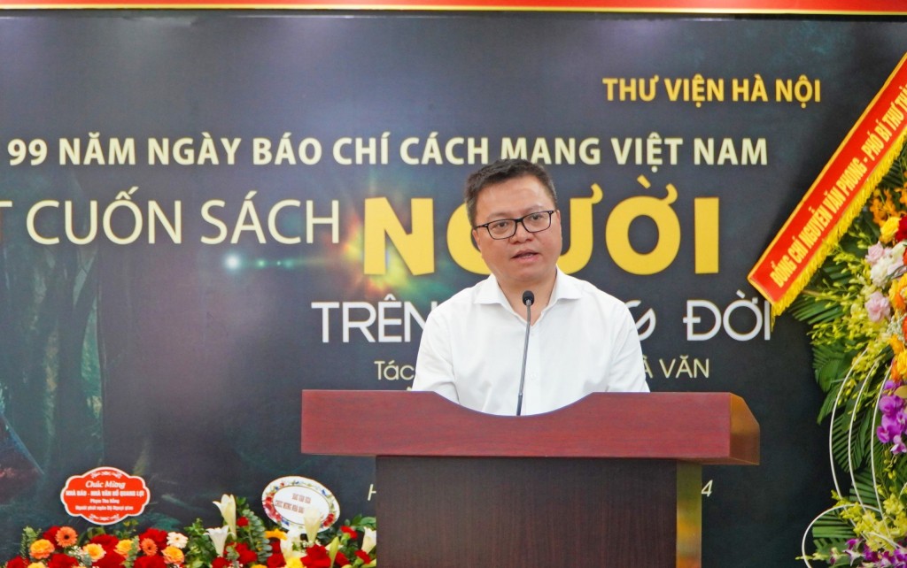 Đồng chí Lê Quốc Minh - Ủy viên Trung ương Đảng, Phó Trưởng Ban Tuyên giáo Trung ương, Tổng biên tập báo Nhân dân, Chủ tịch Hội Nhà báo Việt Nam phát biểu tại buổi ra mắt sách