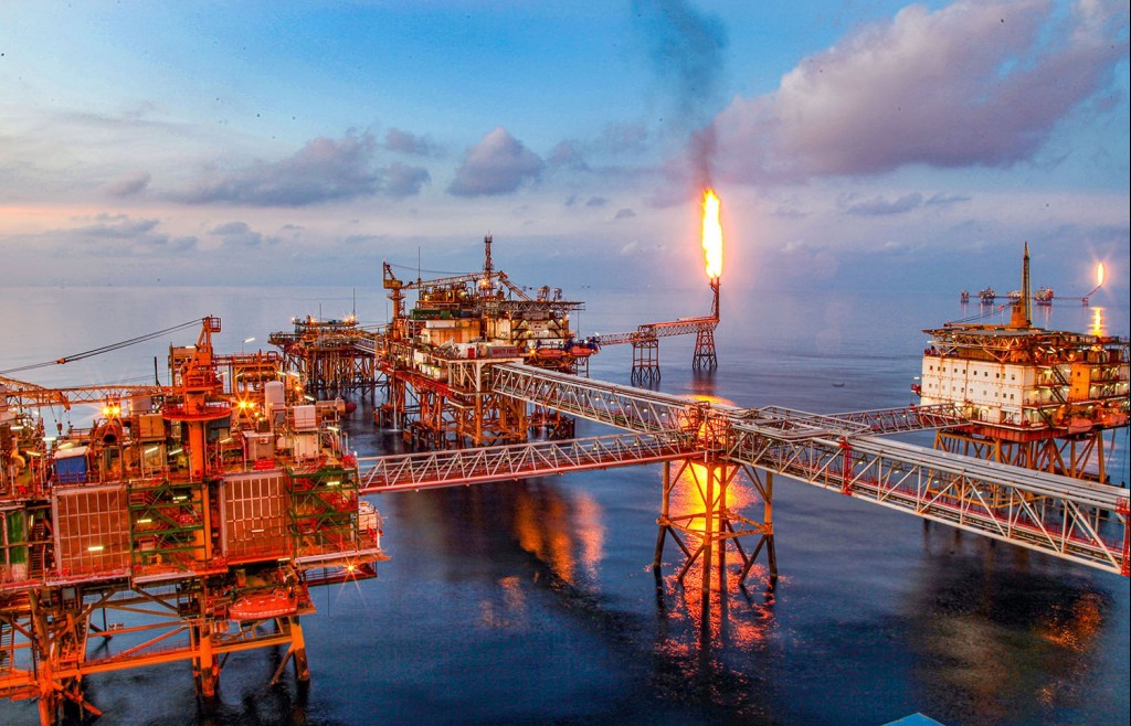 Petrovietnam tiếp tục duy trì tăng trưởng khi giá dầu giảm mạnh