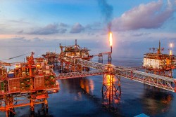 Petrovietnam tiếp tục duy trì tăng trưởng khi giá dầu giảm mạnh