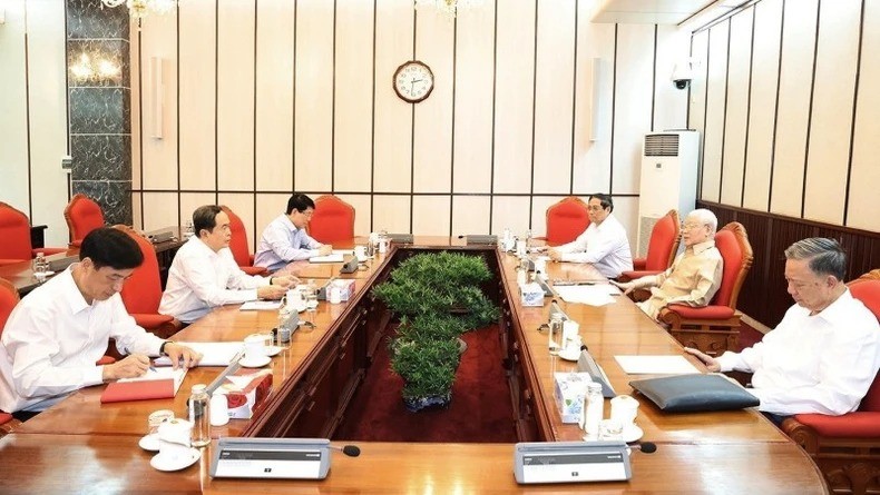 Tổng Bí thư Nguyễn Phú Trọng chủ trì cuộc họp lãnh đạo chủ chốt. (Ảnh: Trí Dũng/TTXVN)
