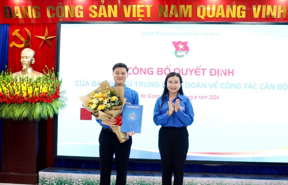 Trao quyết định công nhận tân Bí thư Tỉnh đoàn Hà Giang Nguyễn Hải Dương