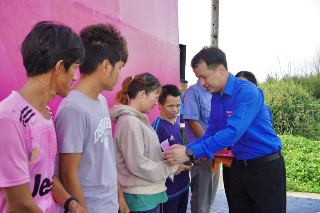 Môi trường thực tiễn phong phú cho công, viên chức trẻ rèn bản lĩnh