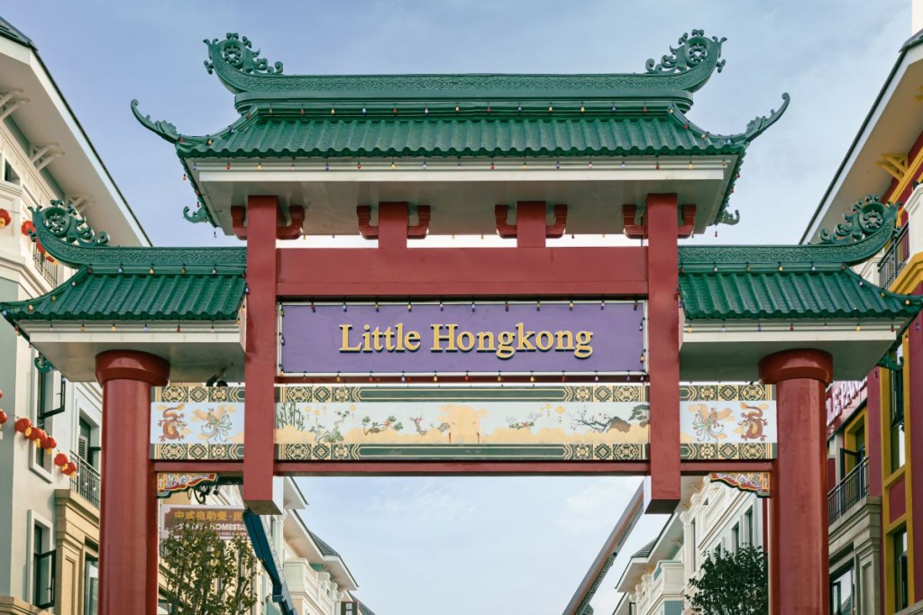 Kiến trúc Trung Hoa đặc trưng gây ấn tượng với du khách gần xa ngay từ cổng vào Little Hong Kong