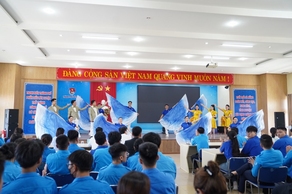Ca khúc chính thức Đại biểu Hội Liên hiệp Thanh niên Việt Nam TP Đà Nẵng lần thứ VIII là “Thanh niên Đà Nẵng tiến bước” (Ảnh Đ.Minh)