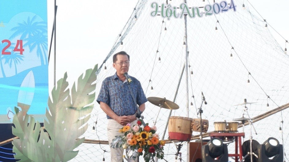 Ông Nguyễn Văn Lanh, Phó Chủ tịch UBND thành phố Hội An phát biểu tại lễ khai mạc (Ảnh Đ.Minh)