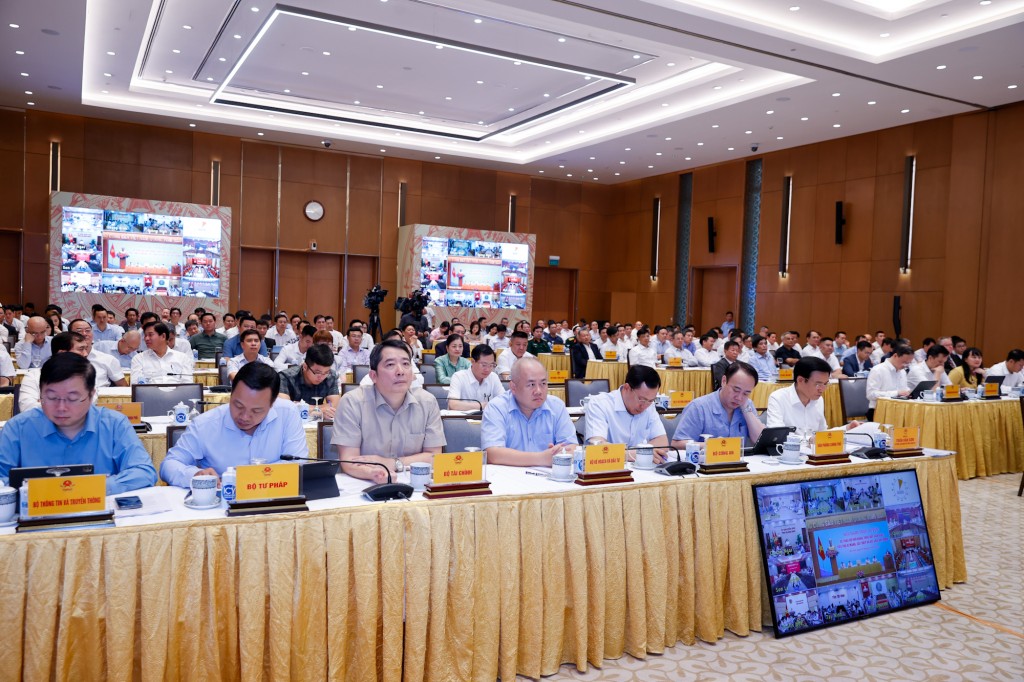 Hội nghị được tổ chức để đánh giá, xem xét nguyên nhân, tìm giải pháp tháo gỡ các khó khăn, vướng mắc nhằm thúc đẩy sản xuất, tiêu thụ xi măng, sắt thép và VLXD - Ảnh VGP/Nhật Bắc