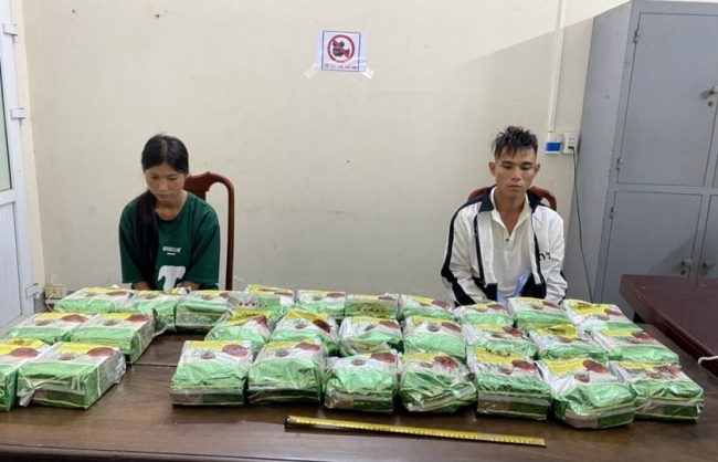 Bắt cặp vợ chồng trú tại Mường Lát (Thanh Hoá) vận chuyển 30kg ma túy