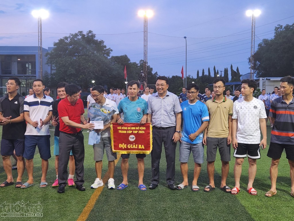 Đội bóng Báo chí FC đạt giải Ba