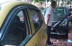 9 xe ô tô bị đập vỡ kính ở khu đô thị Văn Quán