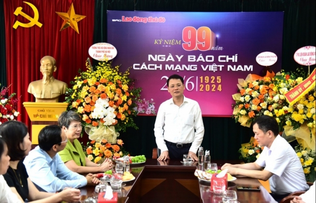 Lãnh đạo HĐND TP Hà Nội chúc mừng Báo Lao động Thủ đô