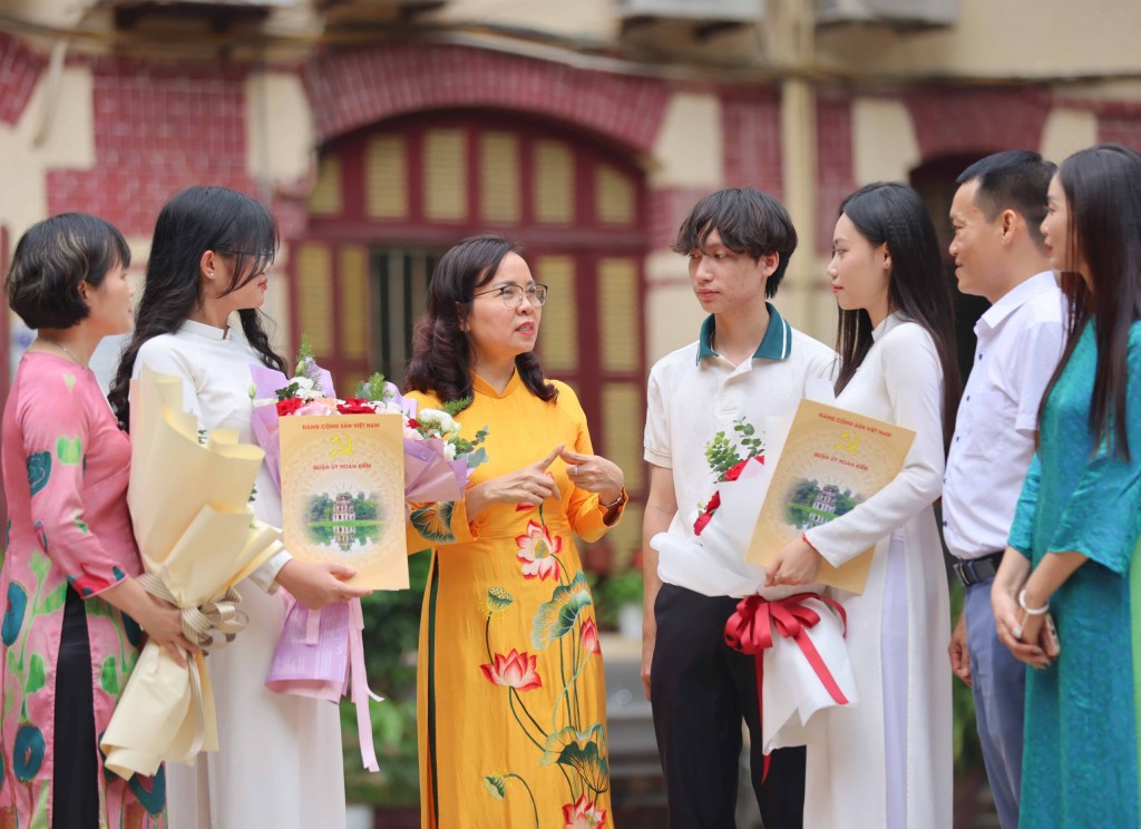Áo dài: Nét đẹp văn hóa truyền thống của người phụ nữ Việt Nam