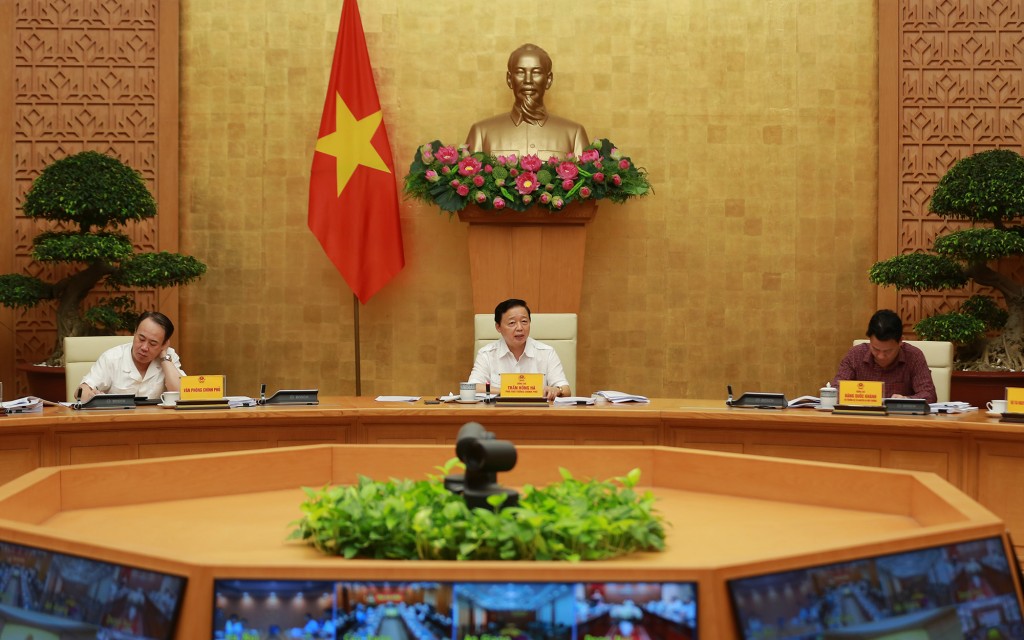 Phó Thủ tướng Trần Hồng Hà yêu cầu Bộ TN&amp;MT tiếp thu đầy đủ, khẩn trương hoàn thiện dự thảo Nghị định quy định chi tiết thi hành một số điều của Luật Đất đai - Ảnh: VGP/Minh Khôi