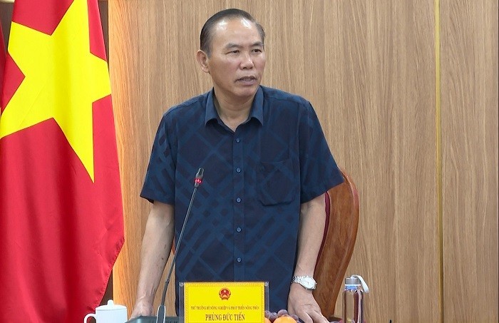 Thứ trưởng Bộ Nông nghiệp và Phát triển nông thôn Phùng Đức Tiến phát biểu tại buổi làm việc (Ảnh: quangngai.gov.vn)