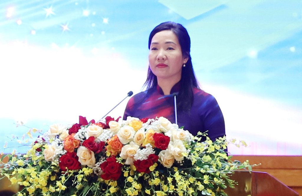 Đồng chí Nguyễn Thị Hạnh, Phó Chủ tịch UBND tỉnh phát biểu tại buổi lễ.