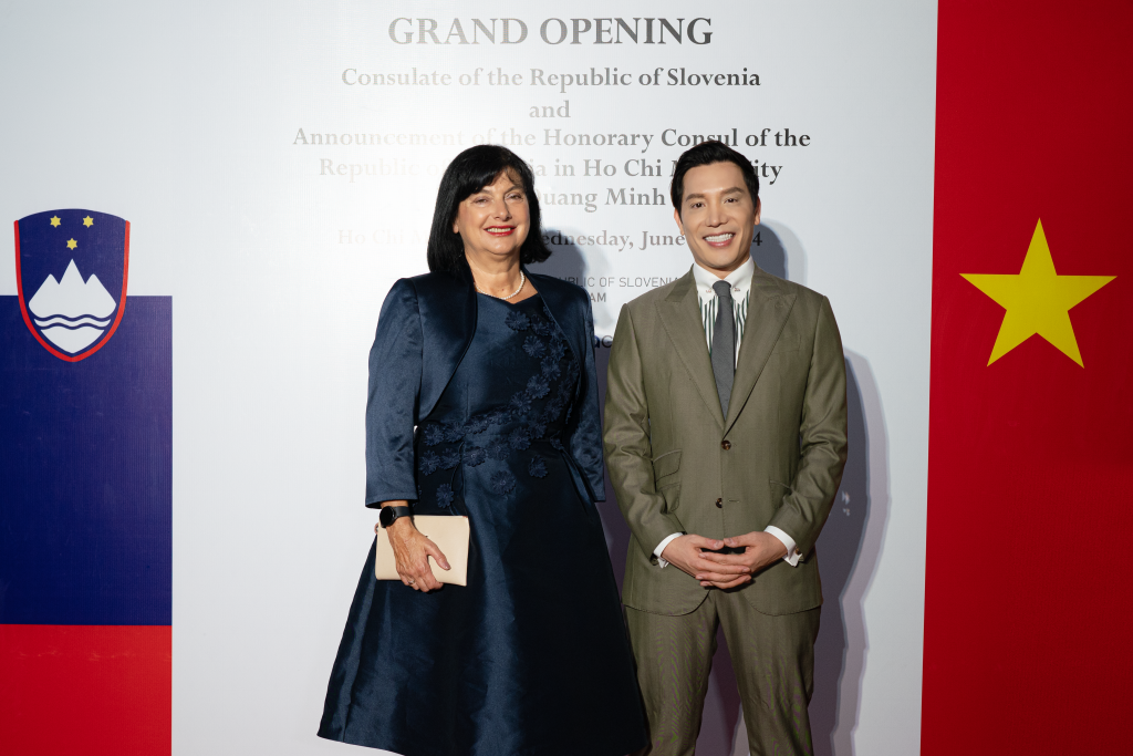 Ông Bùi Quang Minh và bà Renata Cvelbar Bek - Tổng thư ký Bộ Ngoại giao và các vấn đề Châu Âu Slovenia