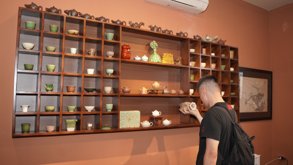 Đoàn Thanh niên Thành phố Bắc Kinh, Trung Quốc trải nghiệm gốm Bát Tràng Đoàn Thanh niên Thành phố Bắc Kinh, Trung Quốc trải nghiệm gốm Bát Tràng