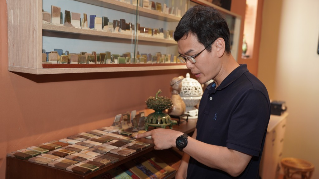Đoàn Thanh niên Thành phố Bắc Kinh, Trung Quốc trải nghiệm gốm Bát Tràng Đoàn Thanh niên Thành phố Bắc Kinh, Trung Quốc trải nghiệm gốm Bát Tràng